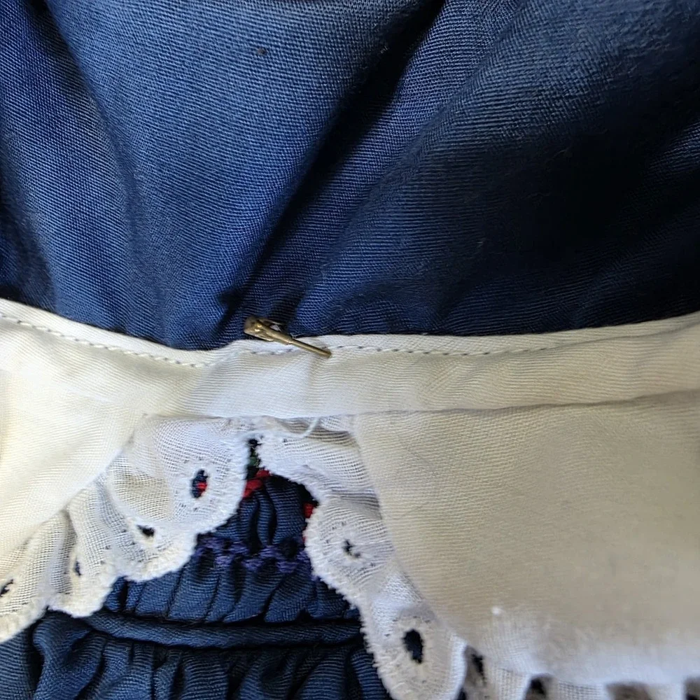 Vintage POLLY FLINDERS Hand Smocked 2T Toddler Dress Blue Flowers Embroidered‎